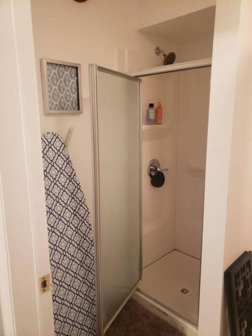 Entire 2-Bed Private Apt - Ewr/Nyc/Outlet Mall Newark Dış mekan fotoğraf